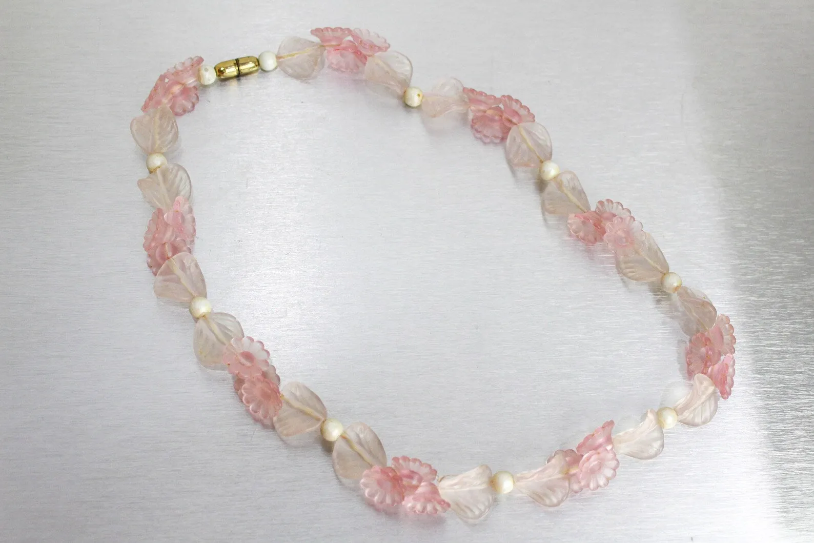 1980s Pale Pink Flower Necklace
