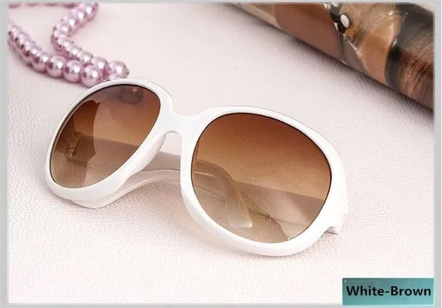 Trendy Classic Oval Shape Plastic Frame Sunglasses For Women